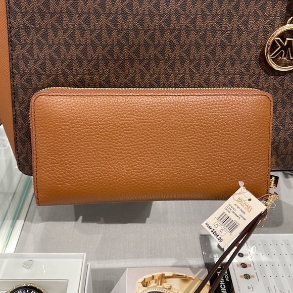 MICHAEL KORS LARGE TRAVEL CONTINENTAL WRISTLET WALLET PHONEHOLDER LUGGAGE - Picture 7 of 16